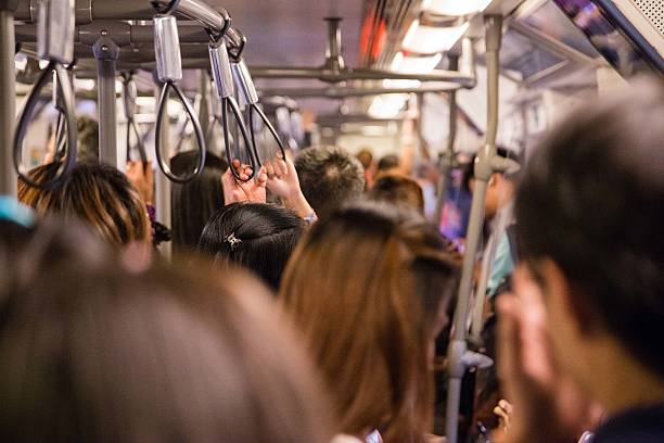 rush hour metro - openbaar vervoer stockfoto's en -beelden