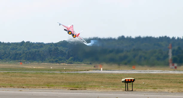 Russian Fulcrum MIG 29M OVT jet fighter Take-Off Taken at Farnborough Air Show 2006 farnborough air show stock pictures, royalty-free photos & images