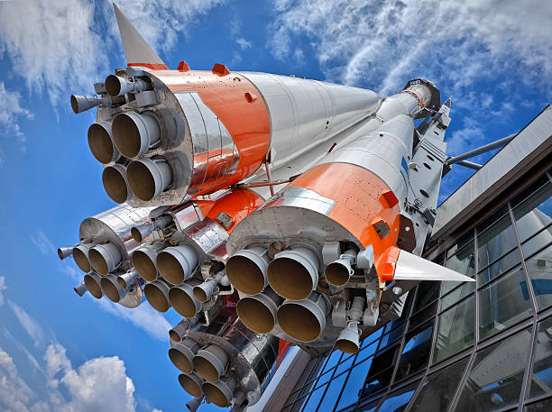 russian espace fusée de transport - rampe de lancement photos et images de collection