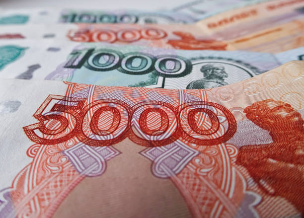 러시아 루블 통화, 금융 및 부유 한 개념. 세금을 납부 할 시간.  5000 및 1000 루블의 지폐 - 러시아 루블 뉴스 사진 이미지