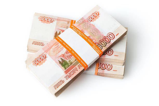러시아 루블 흰색 바탕에 그림자와, 충진됨 쌓다 of banknotes - 러시아 루블 뉴스 사진 이미지