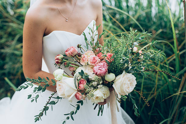 rustic wedding bouquet - bride bildbanksfoton och bilder