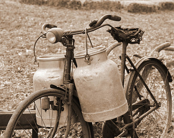 NOSTALGIAS Rusty-bike-of-a-milkman-of-the-last-century-picture-id516115391?k=6&m=516115391&s=612x612&w=0&h=xAI5gMovOKcV3mAlCbBfxgWLhKwozaTz4j7dp72rCKg=