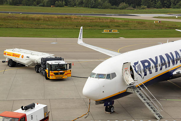 Ryanair Boeing 737-800 and Shell gasoline truck stock photo