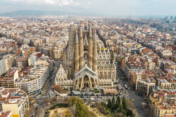 barcelona 'da sagrada familia - barcelona stok fotoğraflar ve resimler