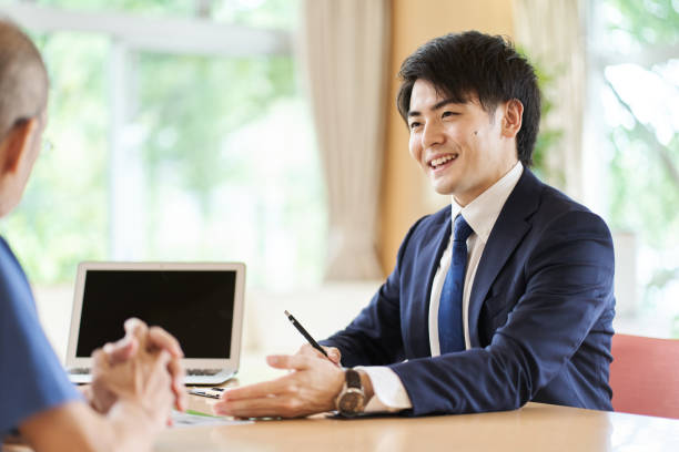 sales man making a proposal - japanse etniciteit stockfoto's en -beelden