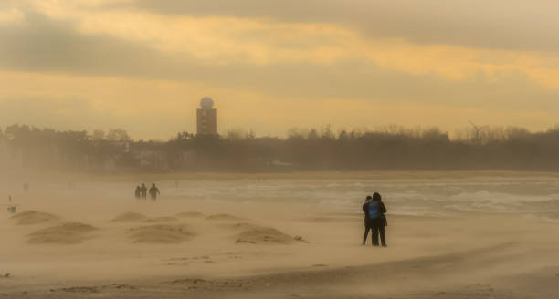 sandstorm in warnemünde rostock baltic sea win storm sea - sturm imagens e fotografias de stock
