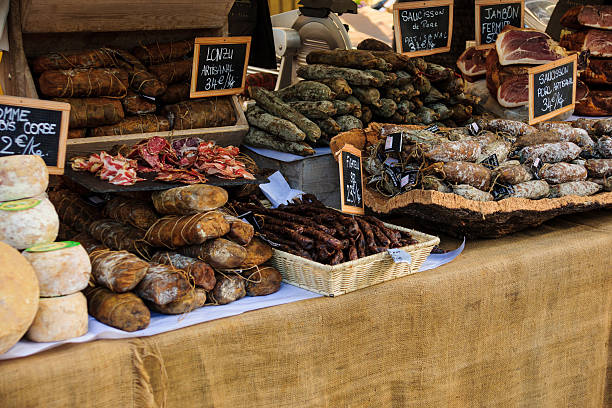 würstchen in französischer markt - korsika stock-fotos und bilder