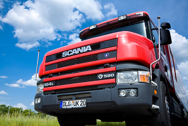 scania 164l semi truck, front low angle view - skåne bildbanksfoton och bilder
