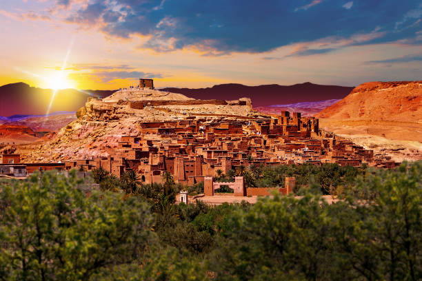 モロッコの美しい風景。ワルザザート村 - 都会　オアシス ストックフォトと画像