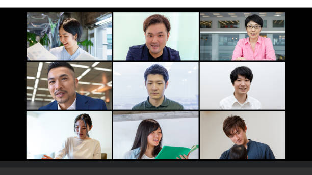 9人のアジアのビジネスパーソンとのビデオ会議の画面。 - オンライン会議 ストックフォトと画像
