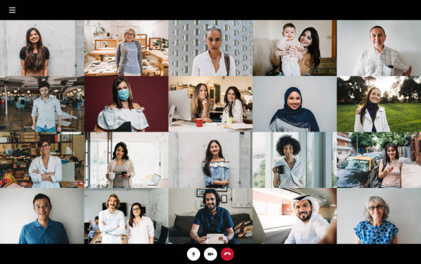 bir iş görüntülü arama ekran görüntüsü - farklı etnik kökenlerden birçok kişi birbirine bağlanarak - 23 kişi - video call stok fotoğraflar ve resimler