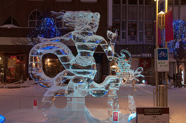 скульптура головой медузы на 45th asahikawa зимний фестиваль - medusa festival стоковые фото и изображения