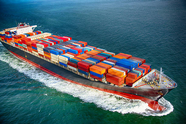 sea bearing cargo ship - aerial container ship imagens e fotografias de stock