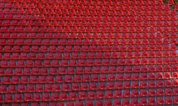 sitzgelegenheiten im stadion vor spielbeginn - stadium soccer seats stock-fotos und bilder