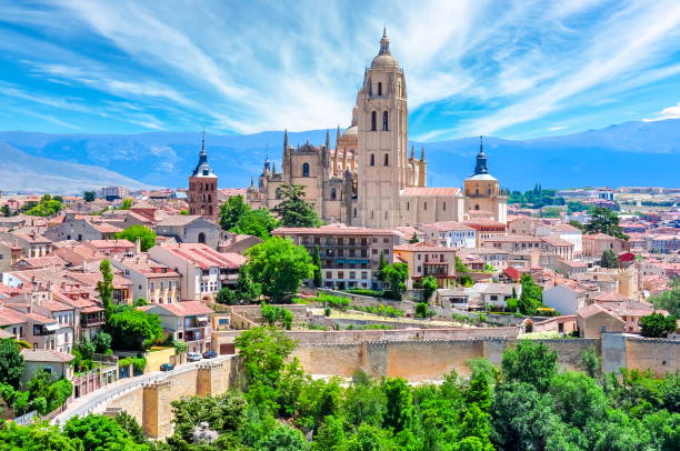 Segovia old town cityscape and Segovia cathedral, Spain Segovia old town cityscape and Segovia cathedral, Spain castilla y león stock pictures, royalty-free photos & images