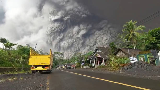 semeru volcano erupts. - semeru stok fotoğraflar ve resimler