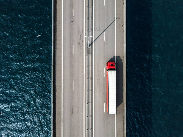 semi-lastbil passerar öresundsbron - european highway drone bildbanksfoton och bilder