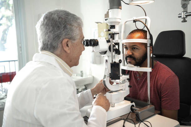 Senior doctor examining patient doing eyesight measurement in ophthalmology clinic Senior doctor examining patient doing eyesight measurement in ophthalmology clinic eye doctor stock pictures, royalty-free photos & images