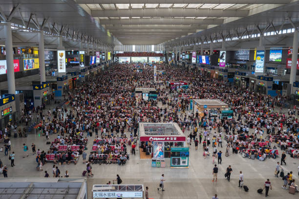 shanghai, cina agosto 2018, sala d'attesa stazione ferroviaria ad alta velocità - asensio foto e immagini stock