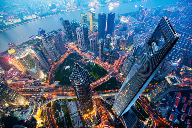 shanghai skyline in de nacht - china oost azië stockfoto's en -beelden