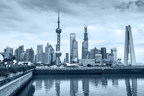 shanghai skyline - jif fotografías e imágenes de stock