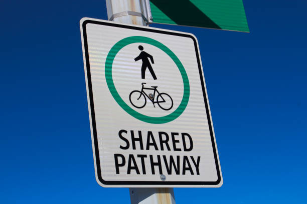 shared pathway sign against a blue sky - trilhos pedestres imagens e fotografias de stock