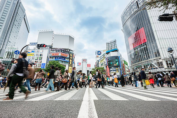 日本東京渋谷スクランブル交差点 - 渋谷 ストックフォトと画像