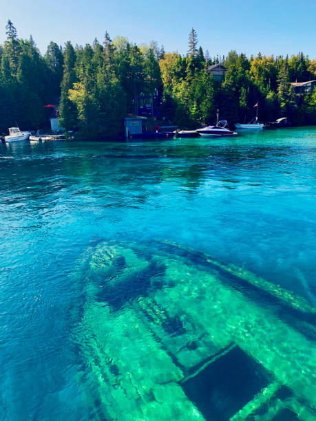 Shipwrecks in Tobermory, Bruce Peninsula Incredible preservation and view of a shipwreck in the Big Tub Harbour of Georgian Bay. bruce peninsula national park stock pictures, royalty-free photos & images