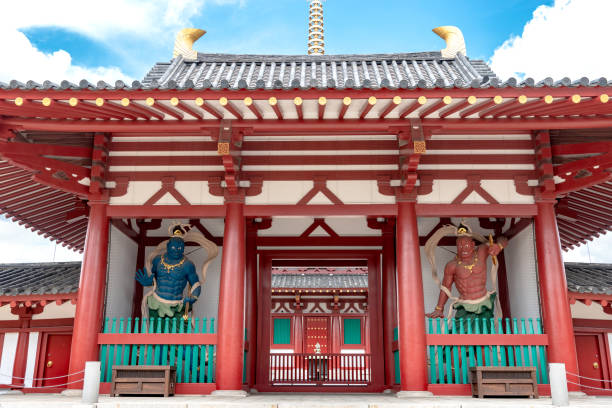 shitenno-ji templo - ni��o fotografías e imágenes de stock