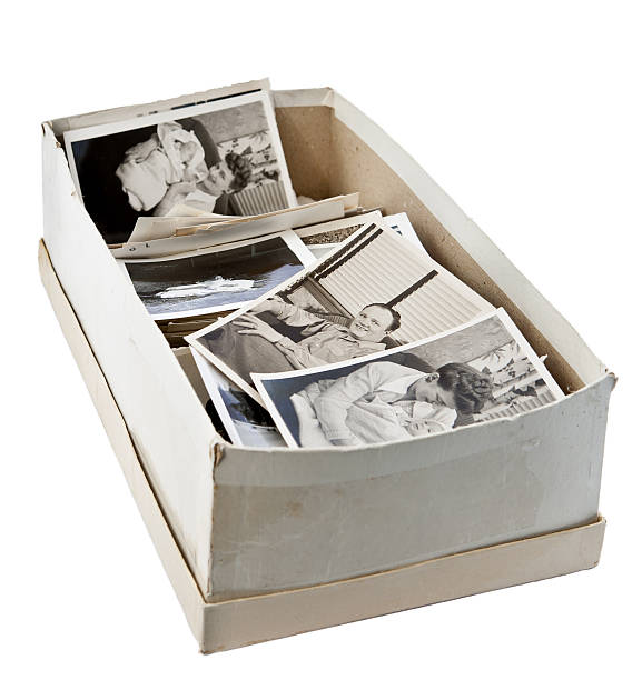 shoebox de fotos antiguas - caja fotos fotografías e imágenes de stock