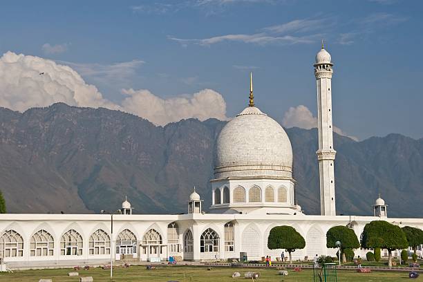 Shrine Hazratbal is a Muslim shrine in Srinagar, Jammu & Kashmir, India and is considered to be Kashmir's holiest Muslim shrine.   srinagar stock pictures, royalty-free photos & images