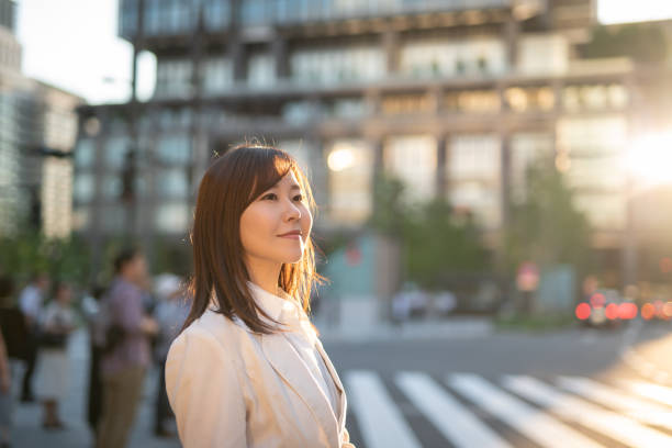 女性 横顔 日本人 30代のストックフォト iStock