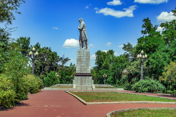 드니프로의 모더스르스키 섬의 타라스 셰브첸코 기념비의 측면 전망 - shevchenko 뉴스 사진 이미지