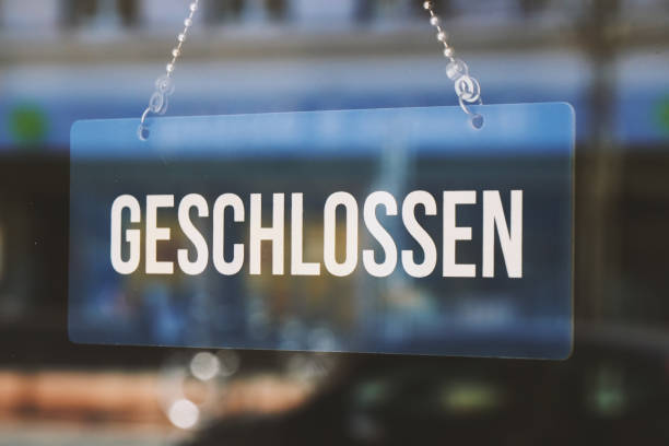 sign closed meaning closed in german sign geschlossen - closed in german - economy crisis or business closure concept lockdown stock pictures, royalty-free photos & images