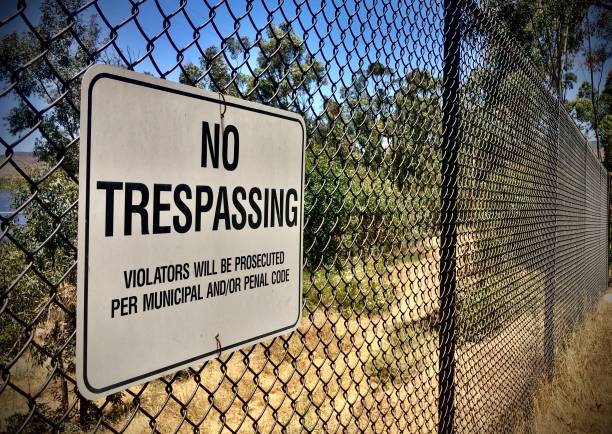 NO TRESSPASSING- sign on a drive - san diego, ca samuel howell stock pictures, royalty-free photos & images