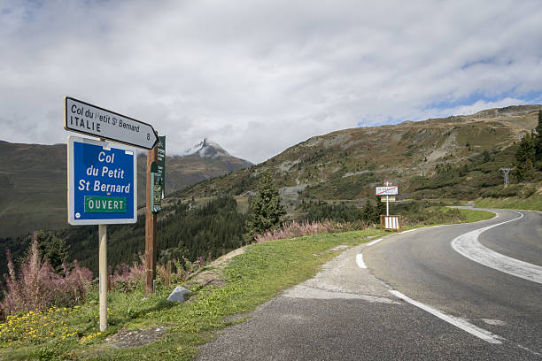 signpost and view of the petit st bernard pass - rosières stockfoto's en -beelden