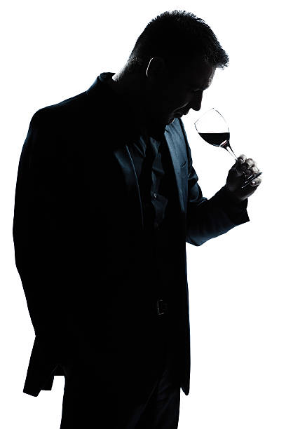 silhueta homem retrato olfacto vinho tinto em vidro - sniffing glass imagens e fotografias de stock