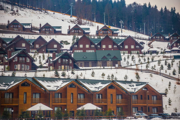 skigebied huizen voor de ski-trekkers. - rosières stockfoto's en -beelden