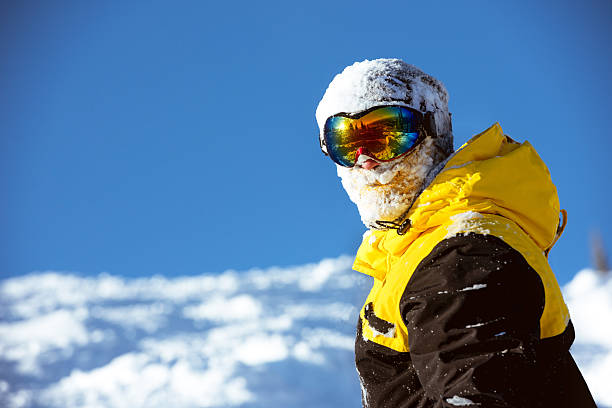 skier portrait slope resort copyspace - kemerovo imagens e fotografias de stock