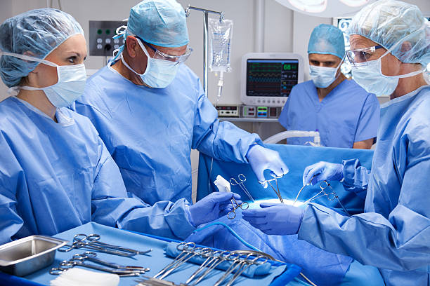 Skilled Surgical Team  gchutka stock pictures, royalty-free photos & images
