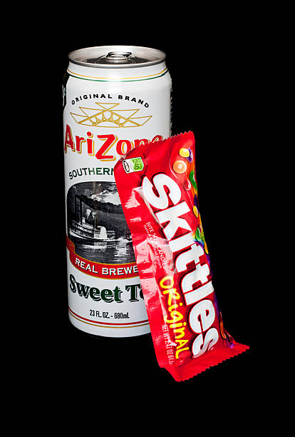 skittles and arizona iced tea - skittles 個照片及圖片檔