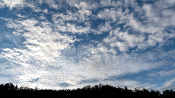 sky with clouds before sunset - tadic stockfoto's en -beelden