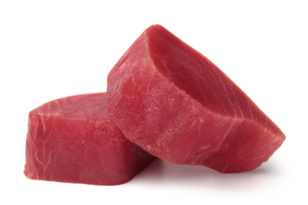 生マグロの魚肉のスライス - マグロ 写真 ストックフォトと画像