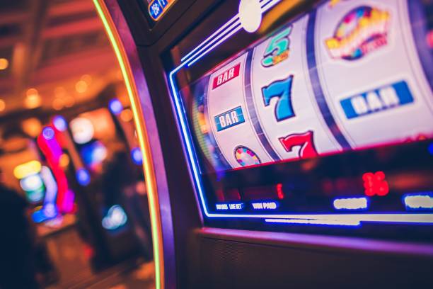 slot machine rollende drums - casino stockfoto's en -beelden