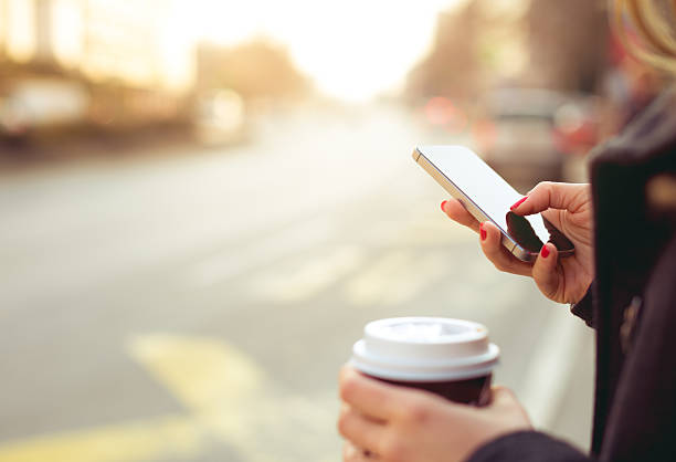 smart smartphone  - hand holding coffee stock-fotos und bilder