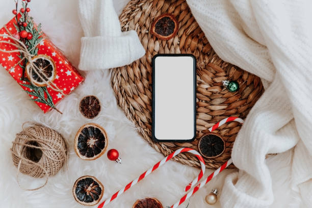 smartphone with christmas decorations. christmas mock up template. - smartphone christmas imagens e fotografias de stock
