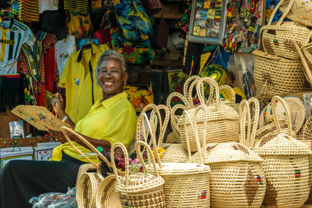 ジャマイカの女性ベンダーを笑顔 - モンテゴ湾 写真 ストックフォトと画像