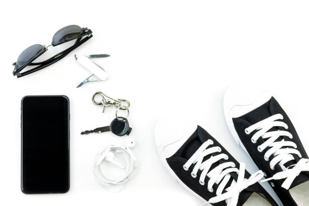 sneaker e telefono cellulare e accessori da viaggio isolati su sfondo bianco - shoes top view foto e immagini stock