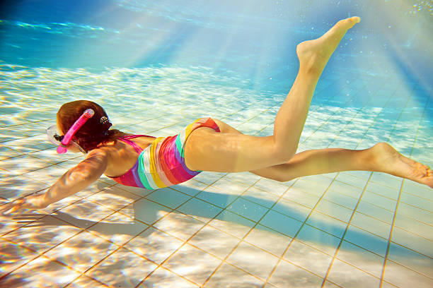 Snorkeling underwater Little girl swimming in the pool little girls in bathing suits stock pictures, royalty-free photos & images